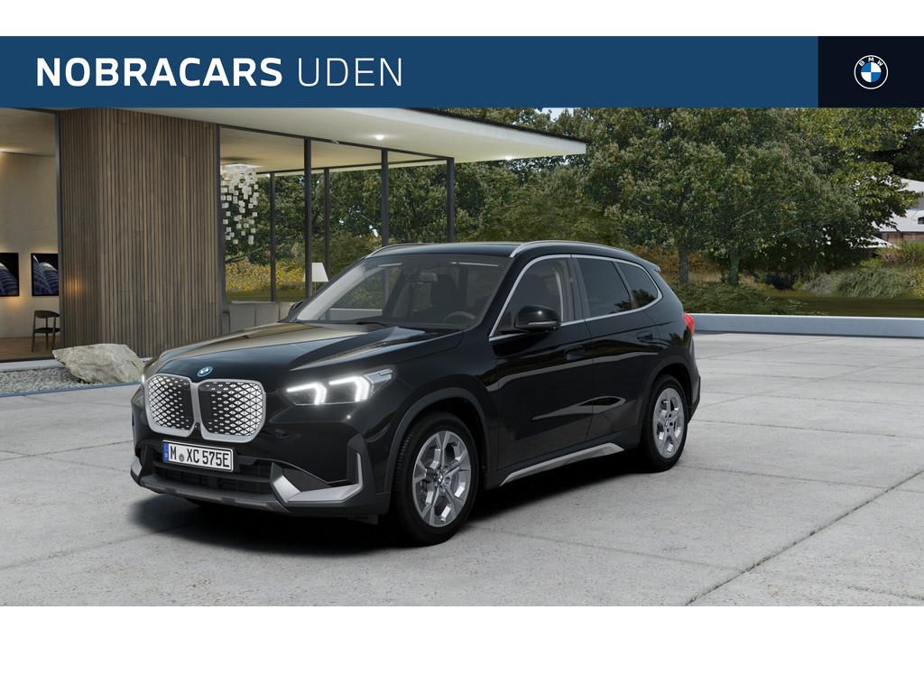 BMW iX1 eDrive20 xLine / Achteruitrijcamera / Adaptieve LED, Zwart, Zwart, Leder, Nieuw