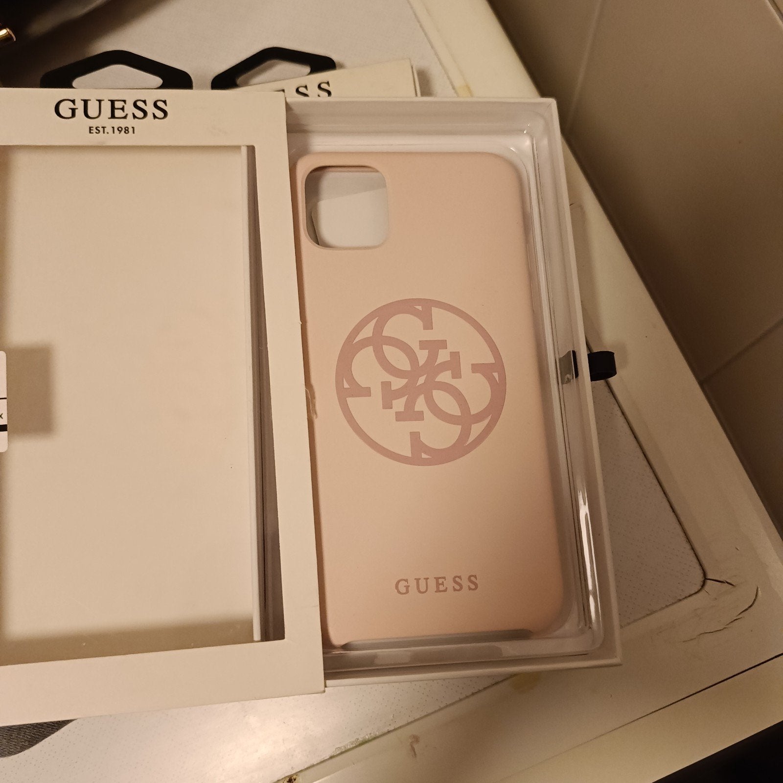 Guess iPhone 11 Pro Max Hoesje - Roze, Telecommunicatie, Nieuw, Hoesje of Tasje, Schokbestendig, IPhone 11 Pro Max