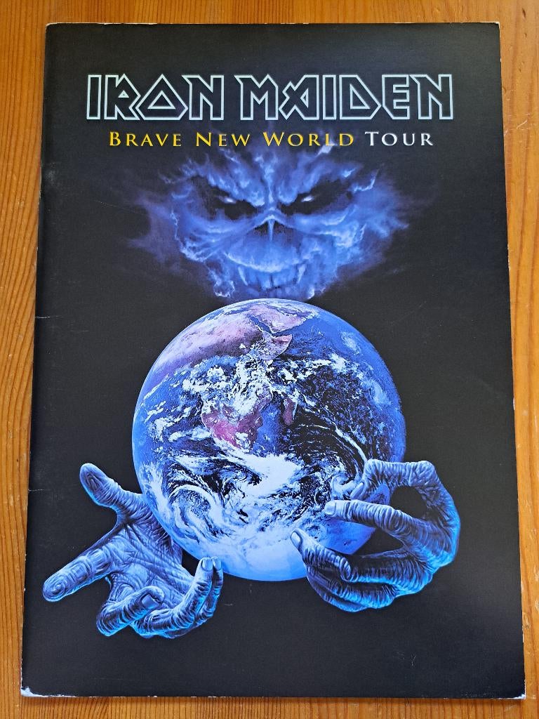 Iron Maiden tourbook: Brave New World Tour (2000)., Cd's en Dvd's, Vinyl | Hardrock en Metal, Ophalen of Verzenden, Zo goed als nieuw