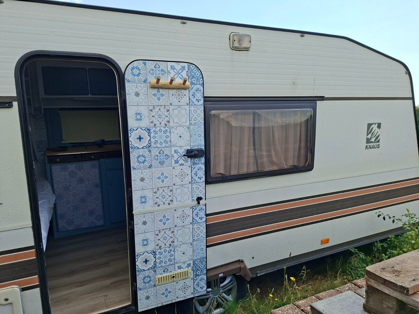 Gepimpte Knaus caravan met stapelbed voor 5 personen, Caravans en Kamperen, Caravans, Koelkast, Kleine zit, 750 - 1000 kg, Particulier
