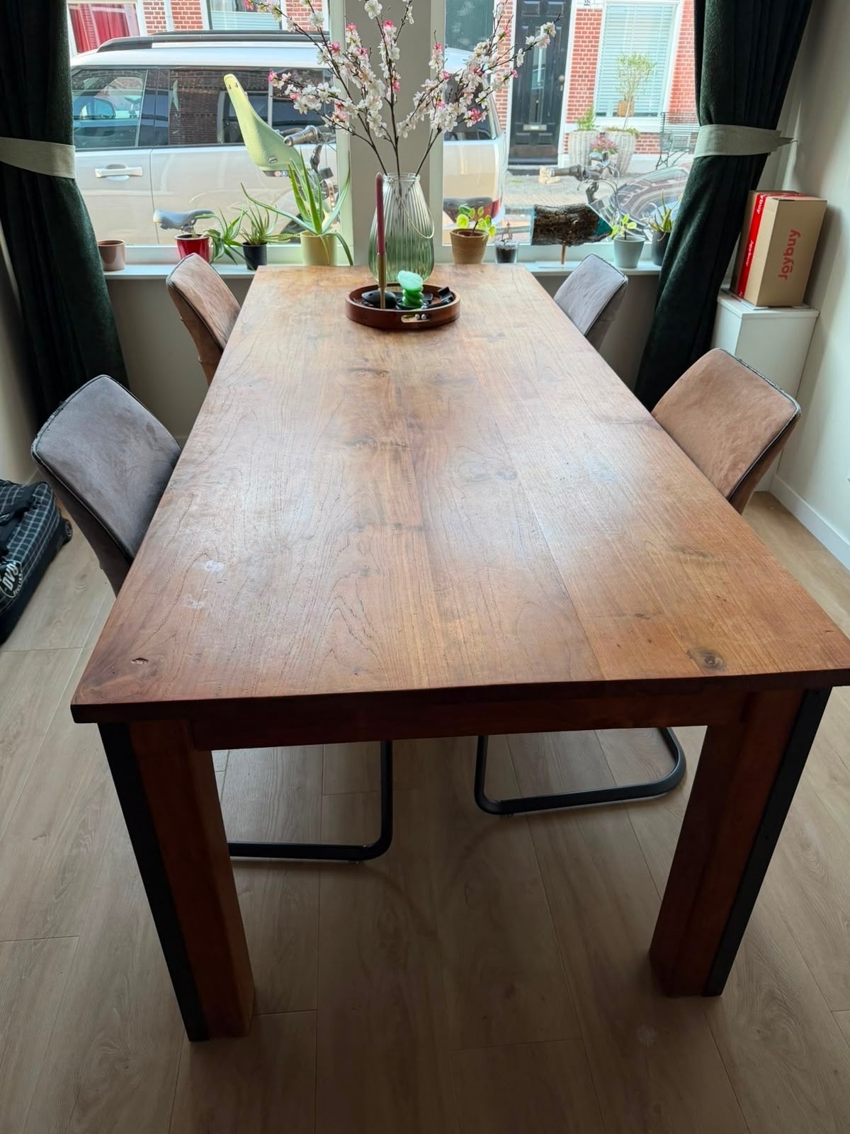 Massief houten eettafel - industrieel (240x100x78 cm)