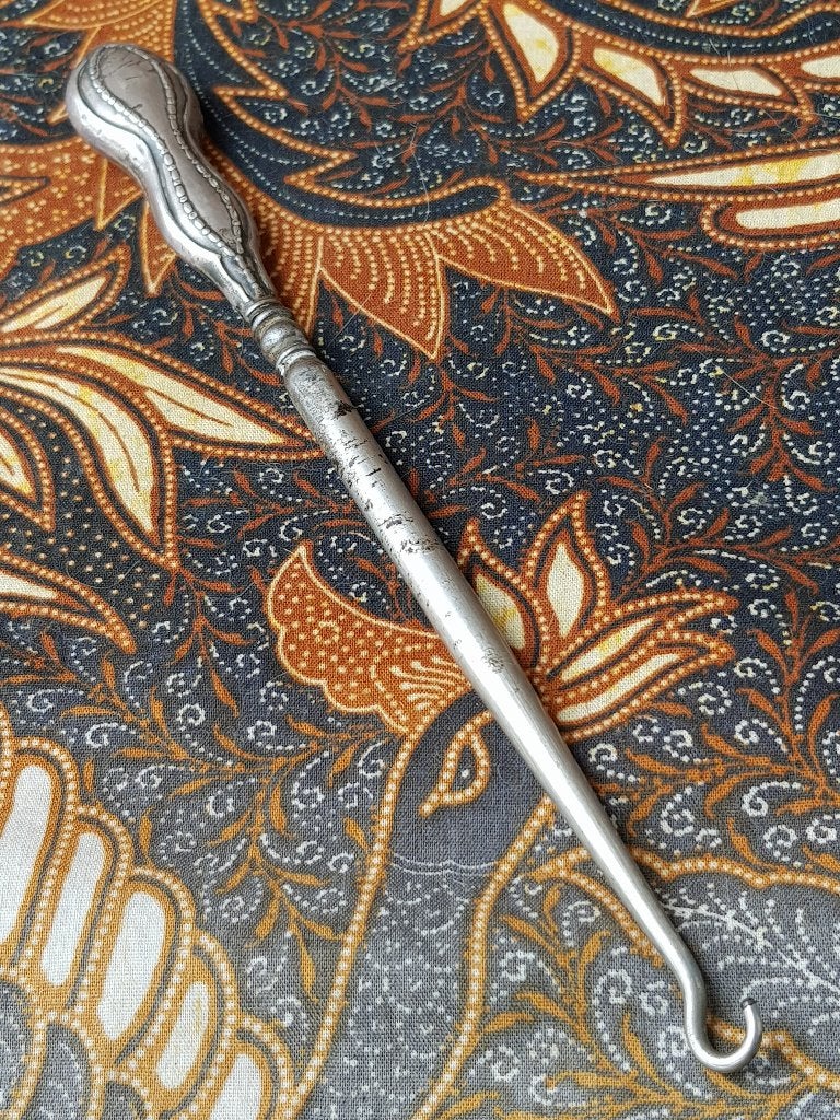 Mooie antieke veterhaak uit Engeland van zilver 18,8 cm., Ophalen of Verzenden, Zilver
