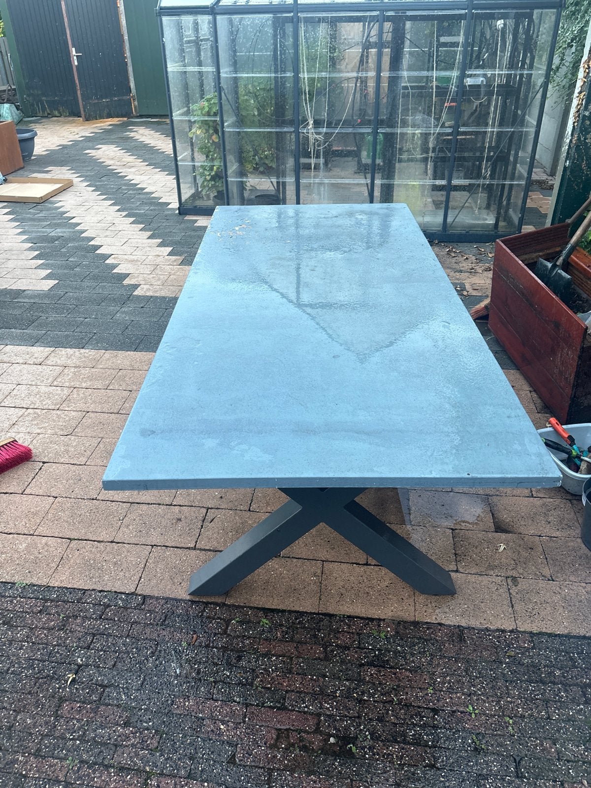 Robuuste tuintafel met metalen onderstel, Tuin en Terras, Ophalen of Verzenden, Gebruikt, Rechthoekig, Metaal