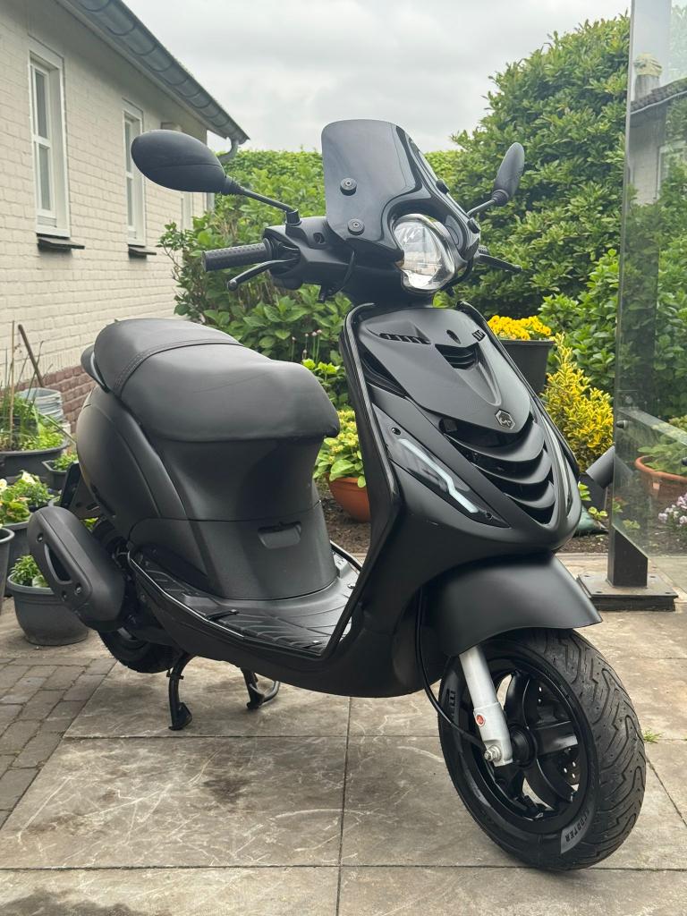 ⭐️Piaggio zip Iget 2021 Mat Zwart Brom SP-Line⭐️, Fietsen en Brommers, Scooters | Piaggio