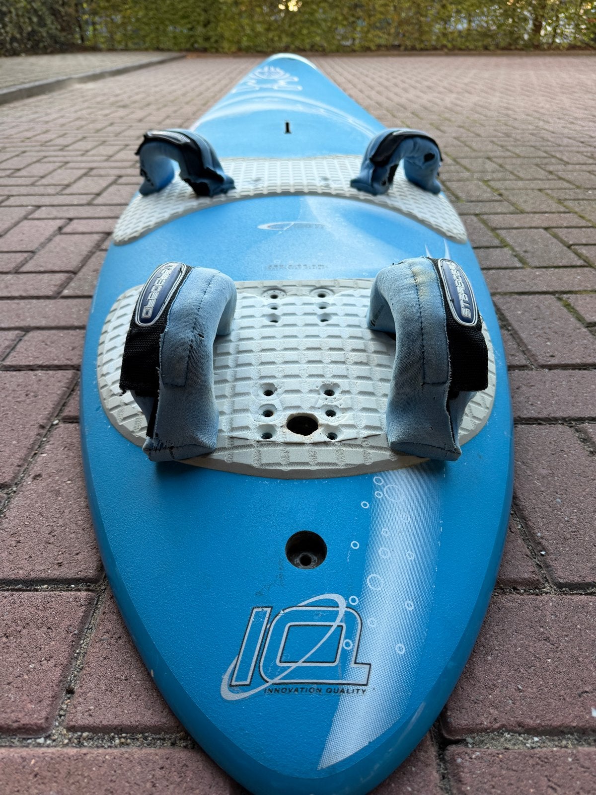 Starboard Carve 111 Liter Windsurfplank, Ophalen, Met voetbanden, 250 tot 300 cm, Gebruikt