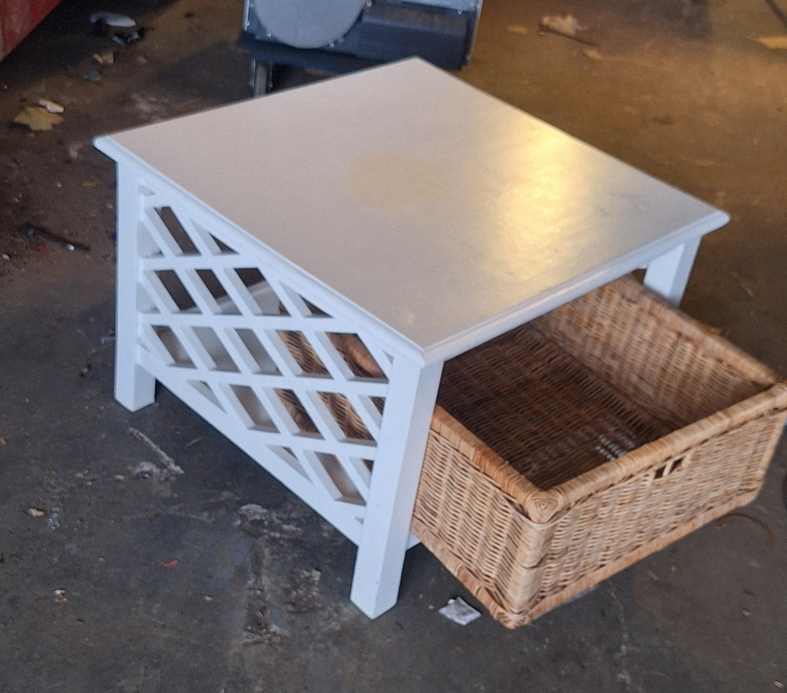 salontafel met mand  grenen geschilderd, Ophalen, Gebruikt, 50 tot 100 cm, 50 tot 100 cm