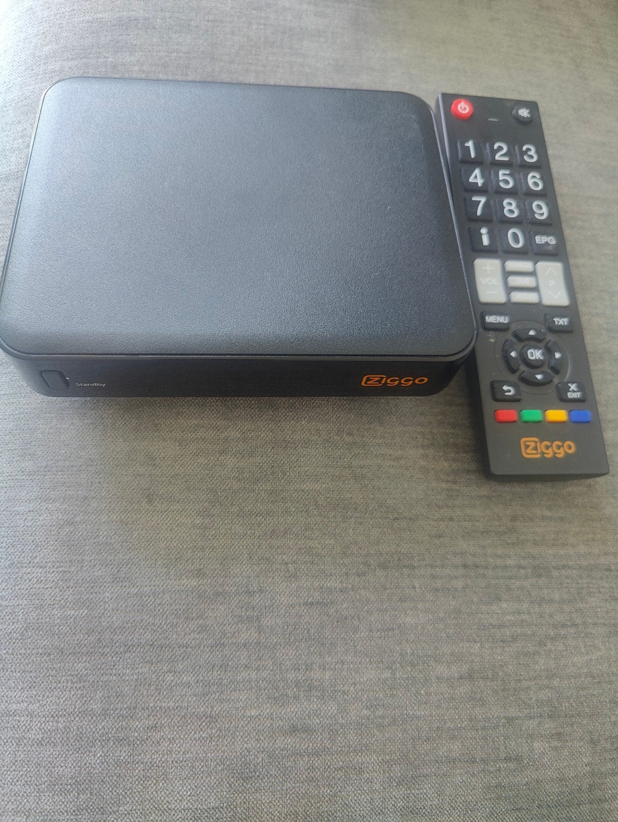 Ziggo kastje + afstandsbediening, Ophalen
