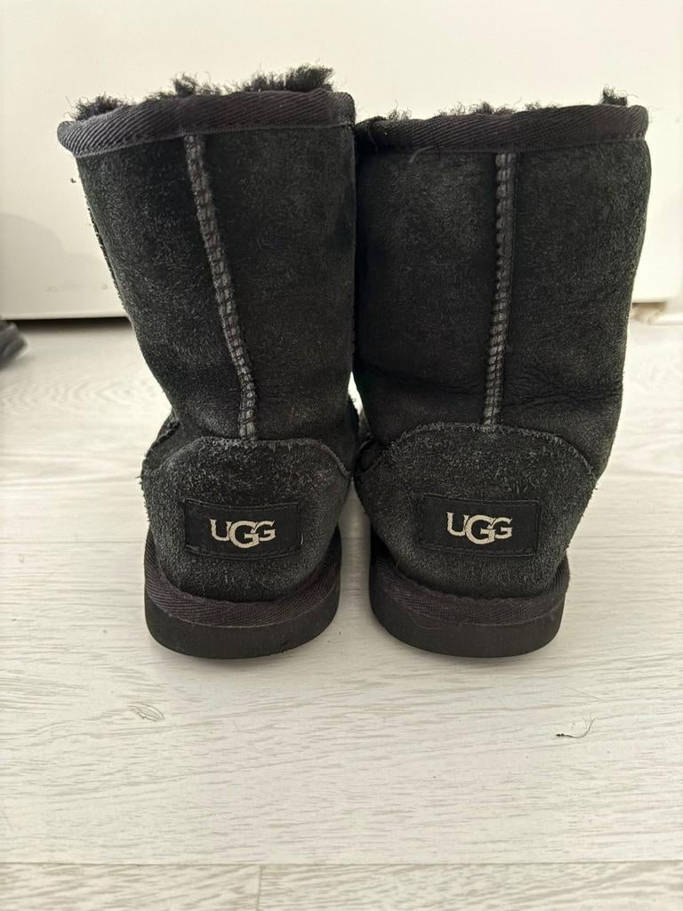 Zwarte UGG laarzen maat 32, Ophalen, Gebruikt, UGG, Meisje