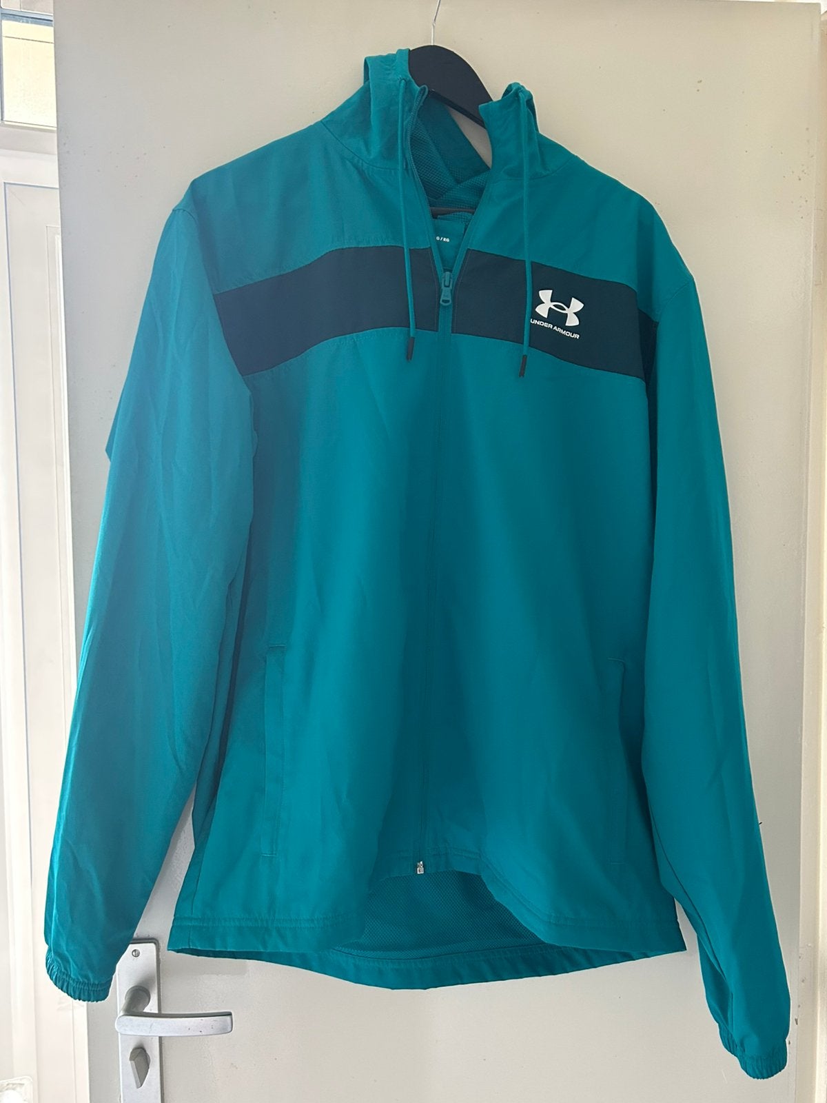 Under Armour dunne heren jas groen, maat XL, Kleding | Heren, Ophalen of Verzenden, Nieuw, Maat 56/58 (XL), Groen