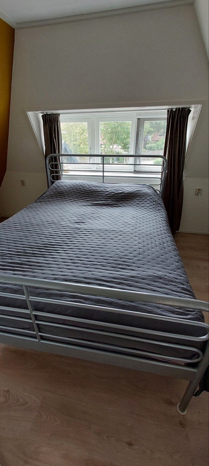 Ledikant met matras en 2 lattenbodems (verstelbaar) 160x200m, Ophalen, Tweepersoons, Zo goed als nieuw, Matras