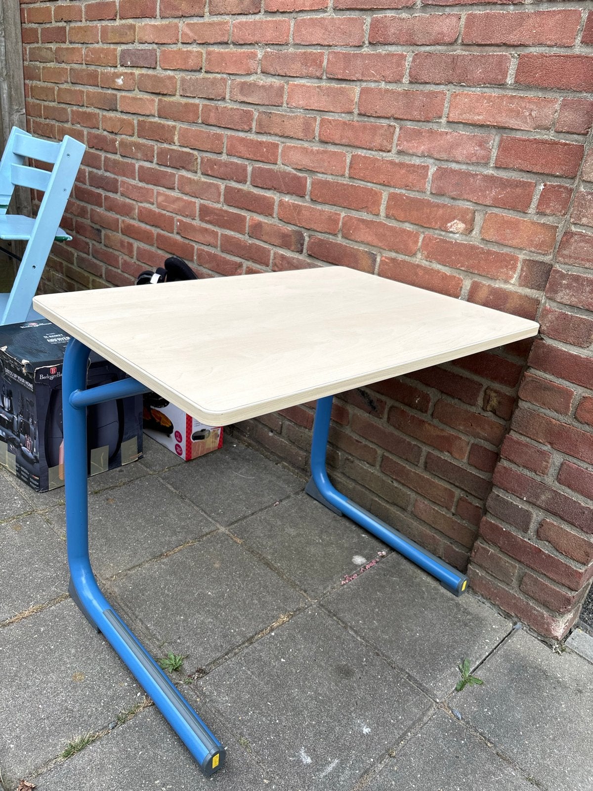 Stevige kinderbureau / schooltafel met blauw onderstel, Kinderen en Baby's, Kinderkamer | Tafels en Stoelen, Ophalen, Gebruikt