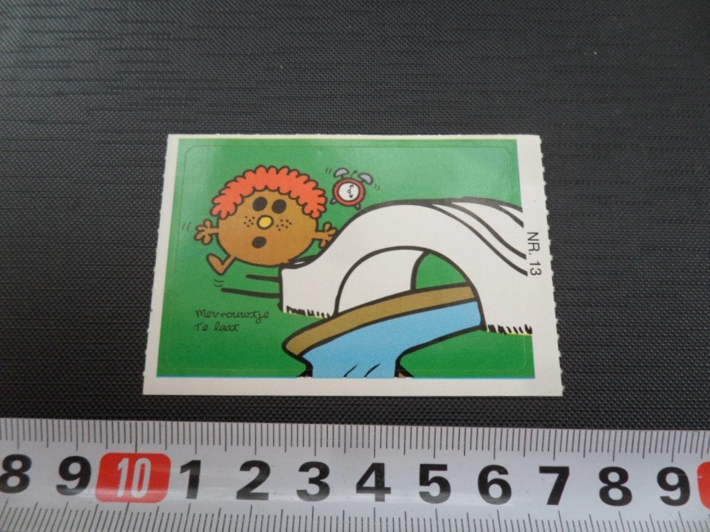sticker emté strip roger hargreaves #13 mevrouwtje te laat, Ophalen of Verzenden, Zo goed als nieuw
