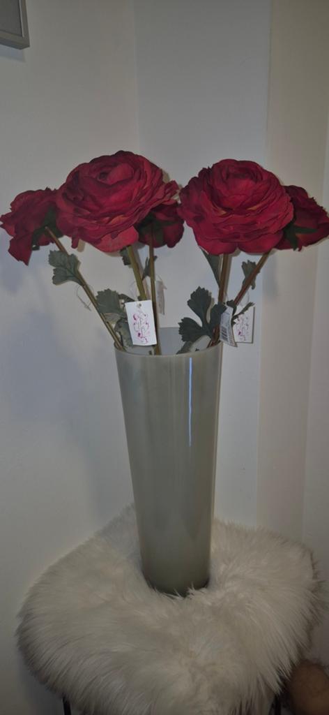 Kunstbloemen in vaas., Huis en Inrichting, Woonaccessoires | Vazen, Ophalen, Minder dan 50 cm, Rood, Glas