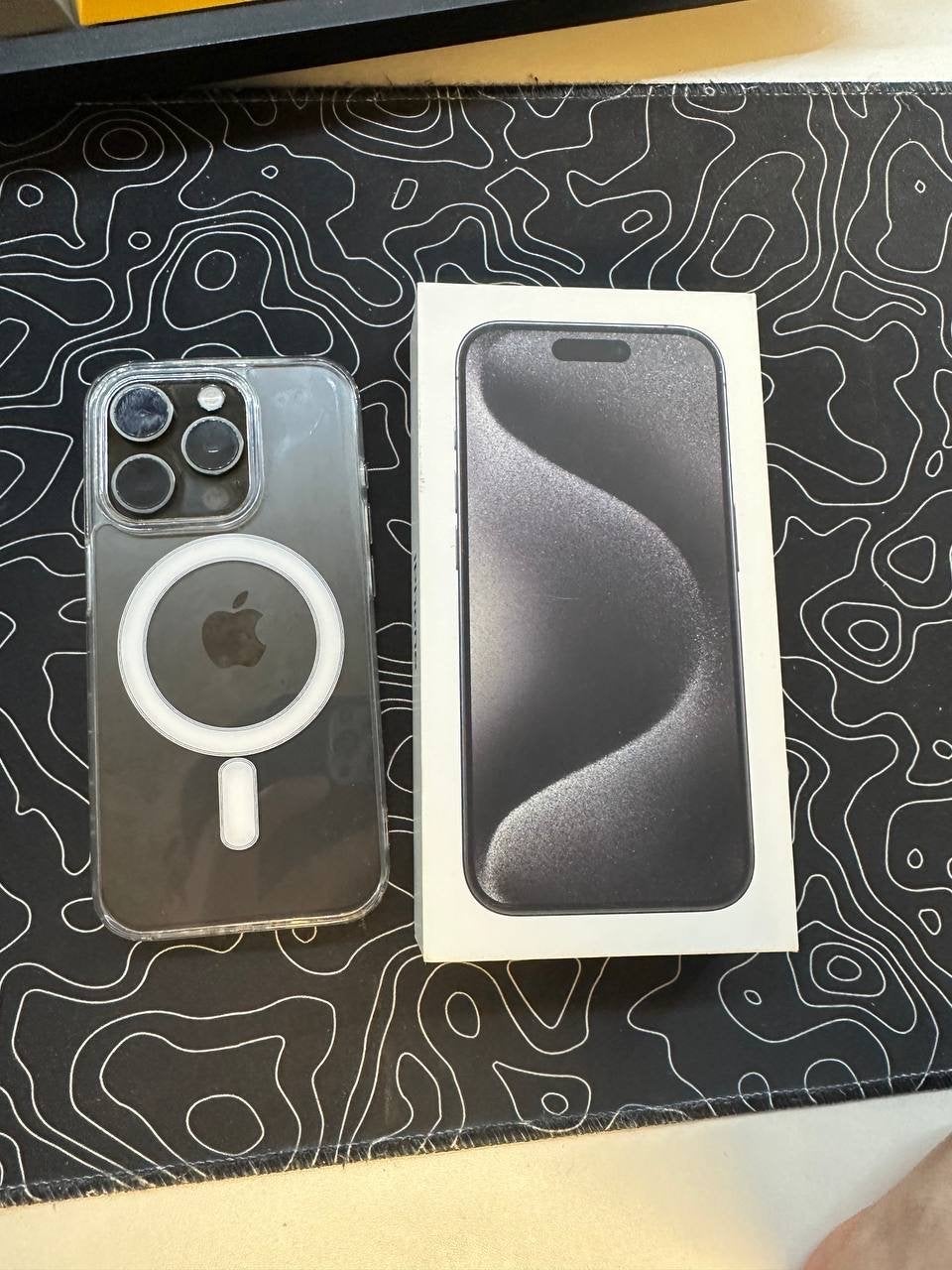 Foto 2 van iPhone 15 Pro 128GB - Zo goed als nieuw