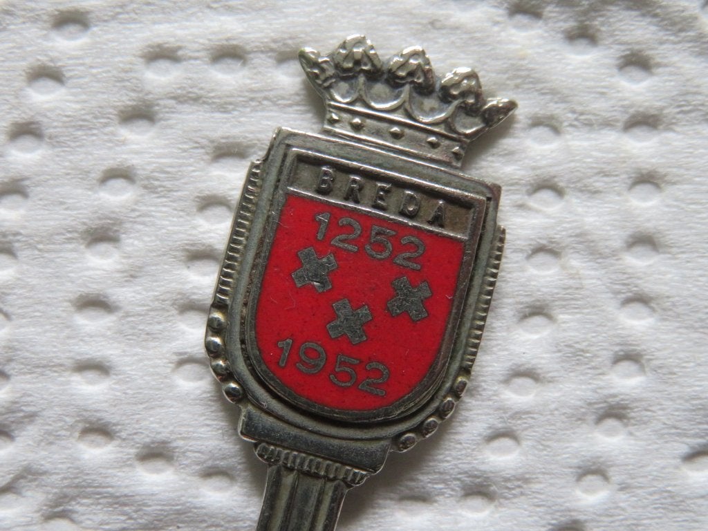 Lepeltje Wapen Breda, 700 Jaar, 1252 - 1952 (emaille), Ophalen of Verzenden, Nieuw, Overige materialen, Bestek