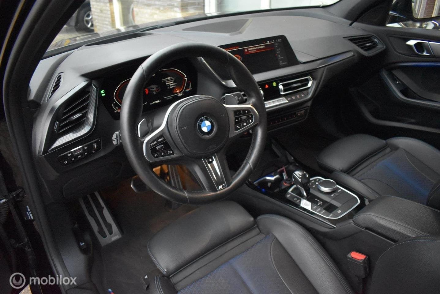 BMW 1-serie M135i xDrive High Executive Head up Carplay Maxt, 1998 cc, Gebruikt, Euro 6, 4 cilinders