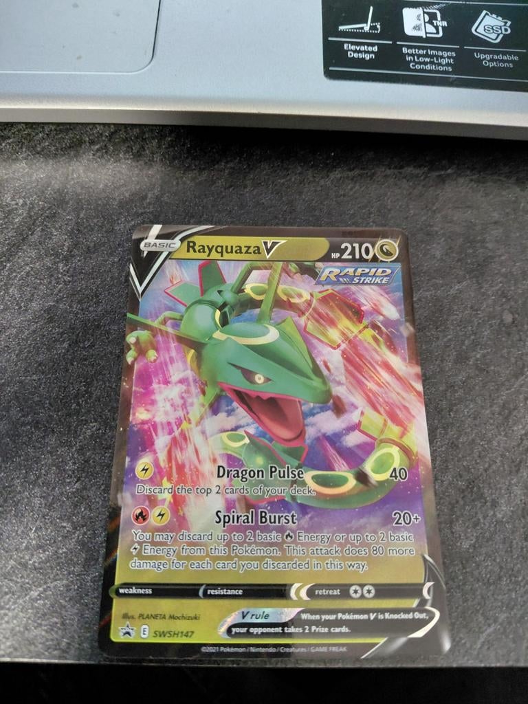 Rayquaza V - SWSH147 Promo kaart 2021, Verzenden, Zo goed als nieuw, Losse kaart, Foil