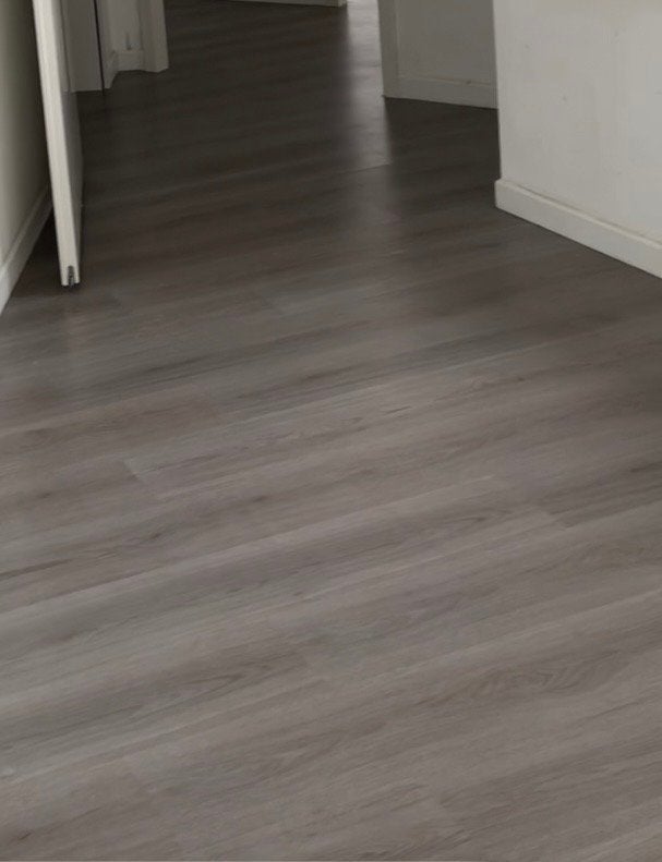 Gratis af te halen: grijs eiken Laminaat 65-70 m2 MOET WEG!, Huis en Inrichting, Stoffering | Vloerbedekking, Ophalen, Gebruikt