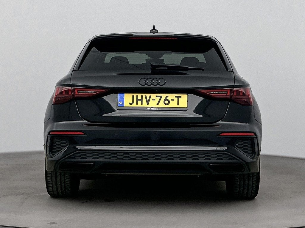 Audi A3 Sportback 45 TFSI e S edition Competition S-LINE | 2, 12 maanden, 77 km/l, 4 cilinders, Leder en Stof