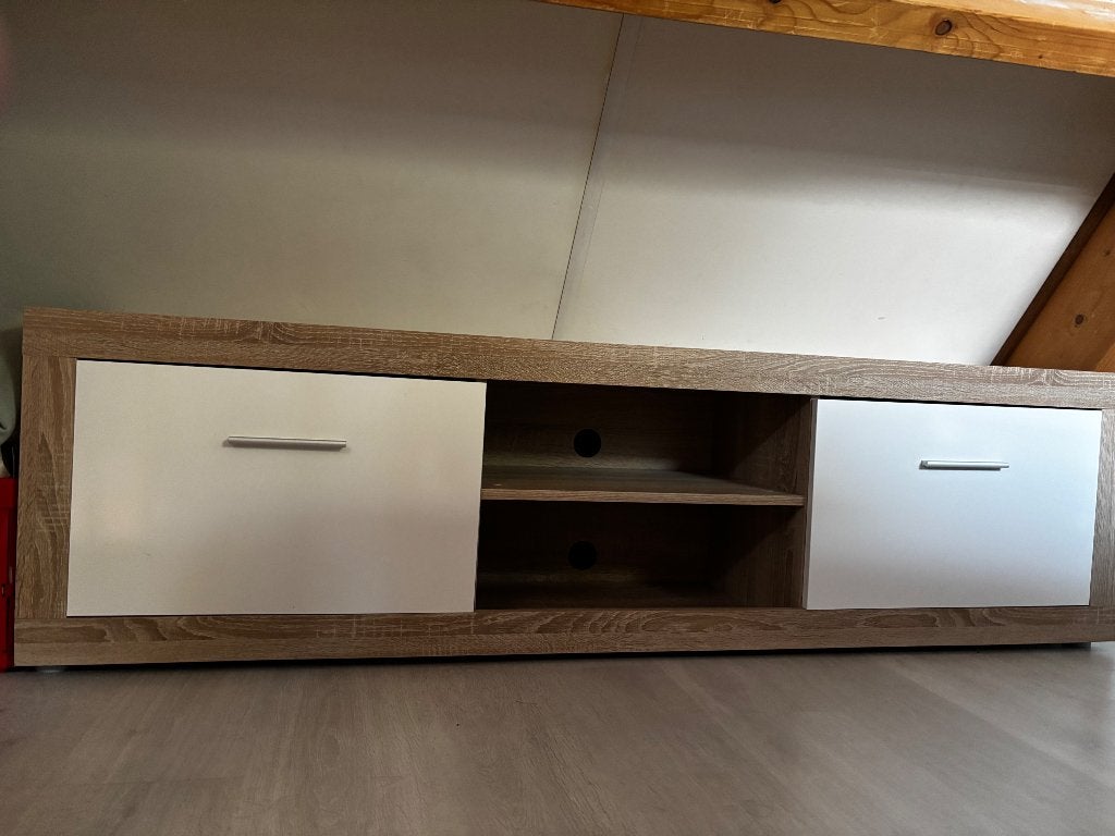 Gratis tv-meubel – zelf ophalen in Beesd, Ophalen, Kunststof, Gebruikt, 150 tot 200 cm