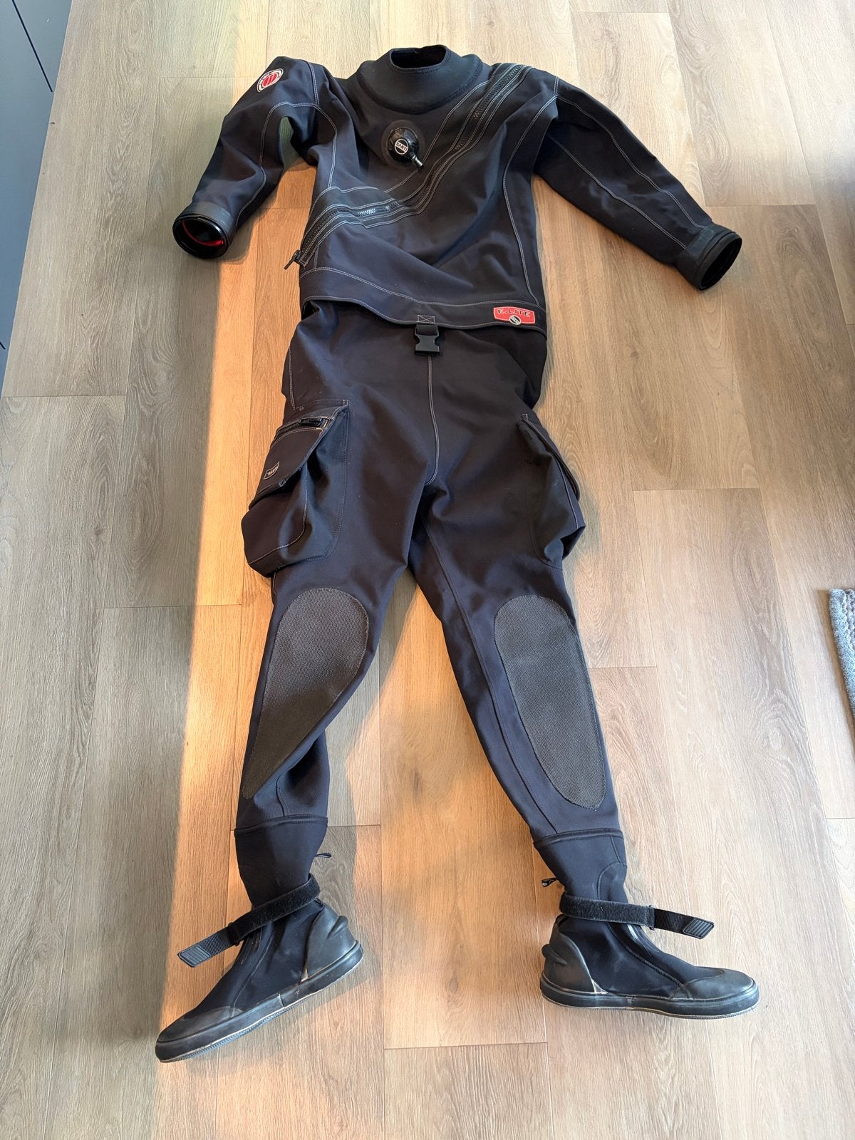 Santi E.Lite Droogpak - Maat SL - Nieuwe Smart Seals!, Watersport en Boten, Ophalen of Verzenden, Gebruikt, Duikpak