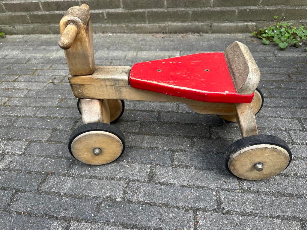 Houten loopfiets met rode zitting, Ophalen, Gebruikt, Loopvoertuig
