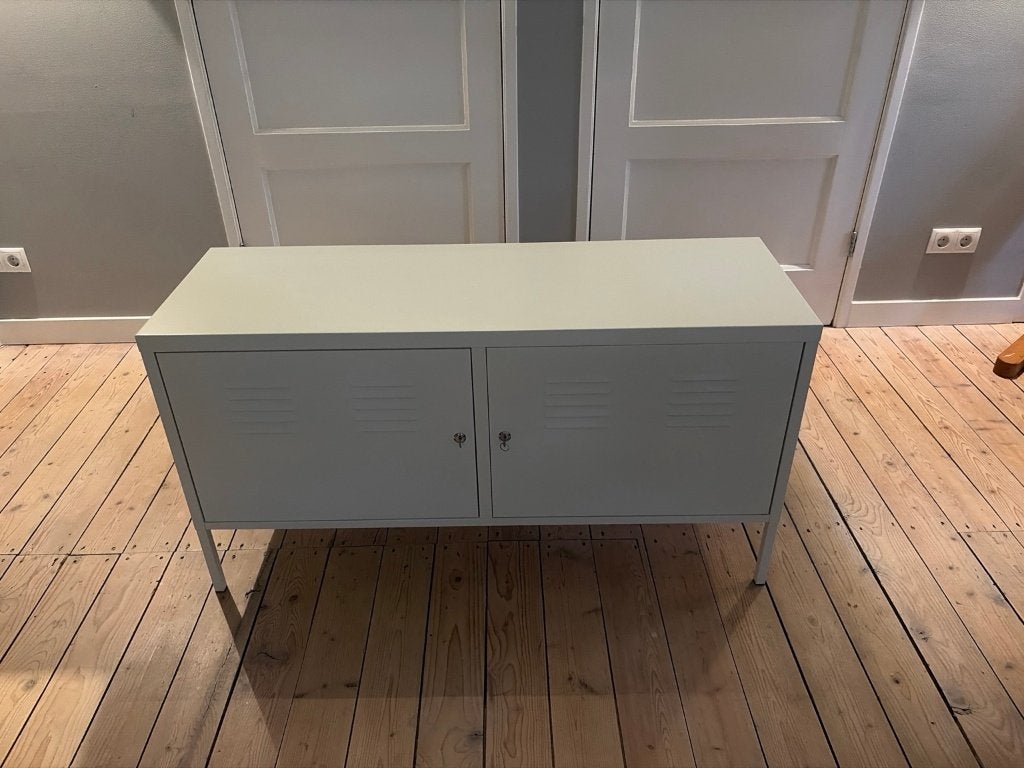 IKEA PS kast wit met 2 deuren en sleutels z.g.a.n, Huis en Inrichting, Ophalen, Modern/Industrieel, Met deur(en), 100 tot 150 cm