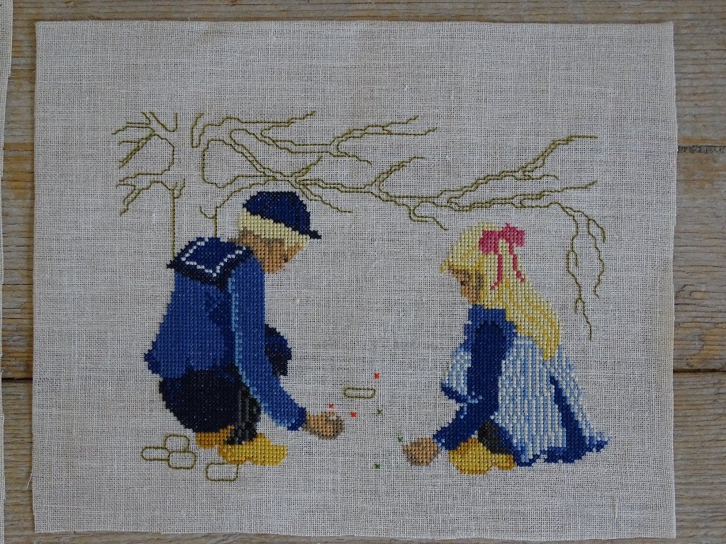 4x Borduurwerk, Oud Hollandse Kinderspelen, gaaf, Ophalen of Verzenden, Zo goed als nieuw, Handborduren, Overige typen
