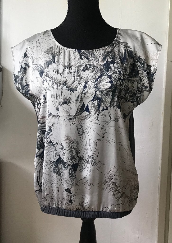 GEISHA grijze top met bloemenprint M, Maat 38/40 (M), Geisha, Ophalen of Verzenden, Zo goed als nieuw