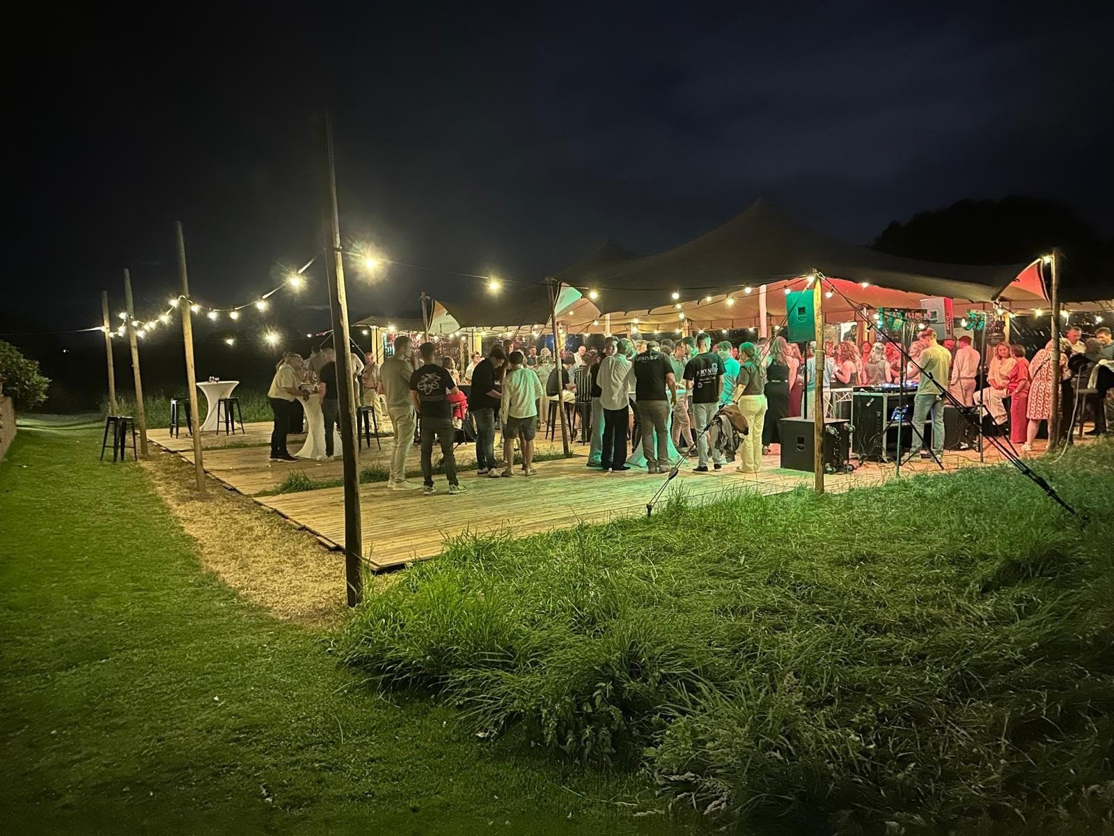 Stretchtent 10x15m Huren | Met Luxe Zijwanden