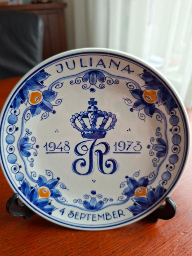 Bord Juliana 1948 1973. Porceleyne fles., Verzamelen, Koninklijk Huis en Royalty, Ophalen of Verzenden, Servies