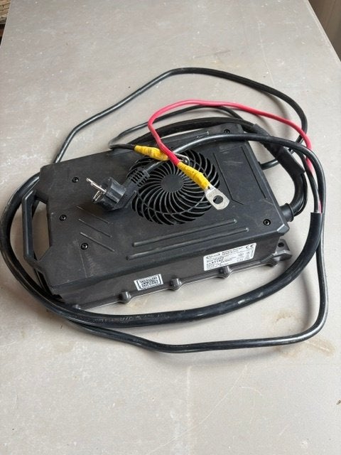 Accu lader 48 volt 1fase 230V 3Kva 50 Amp DC, Gebruikt