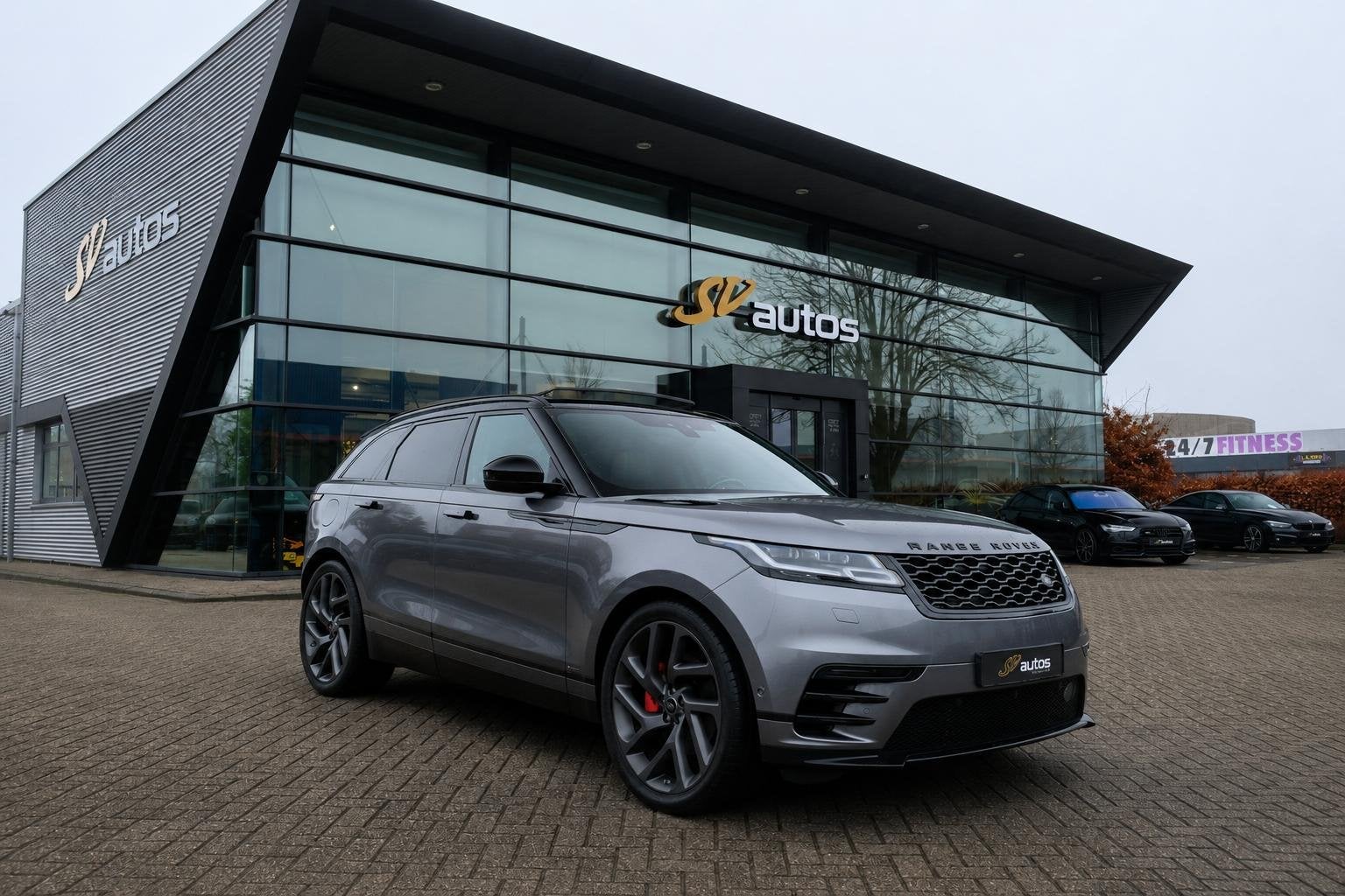 Land Rover Range Rover Velar D300 V6 300pk R-dynamic Grijs k, Auto's, Automaat, Stof, Zwart, 2993 cc