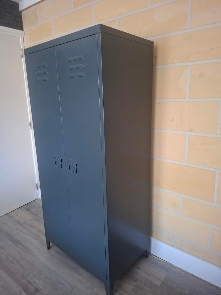 Mooie locker kledingkast, Huis en Inrichting, Ophalen