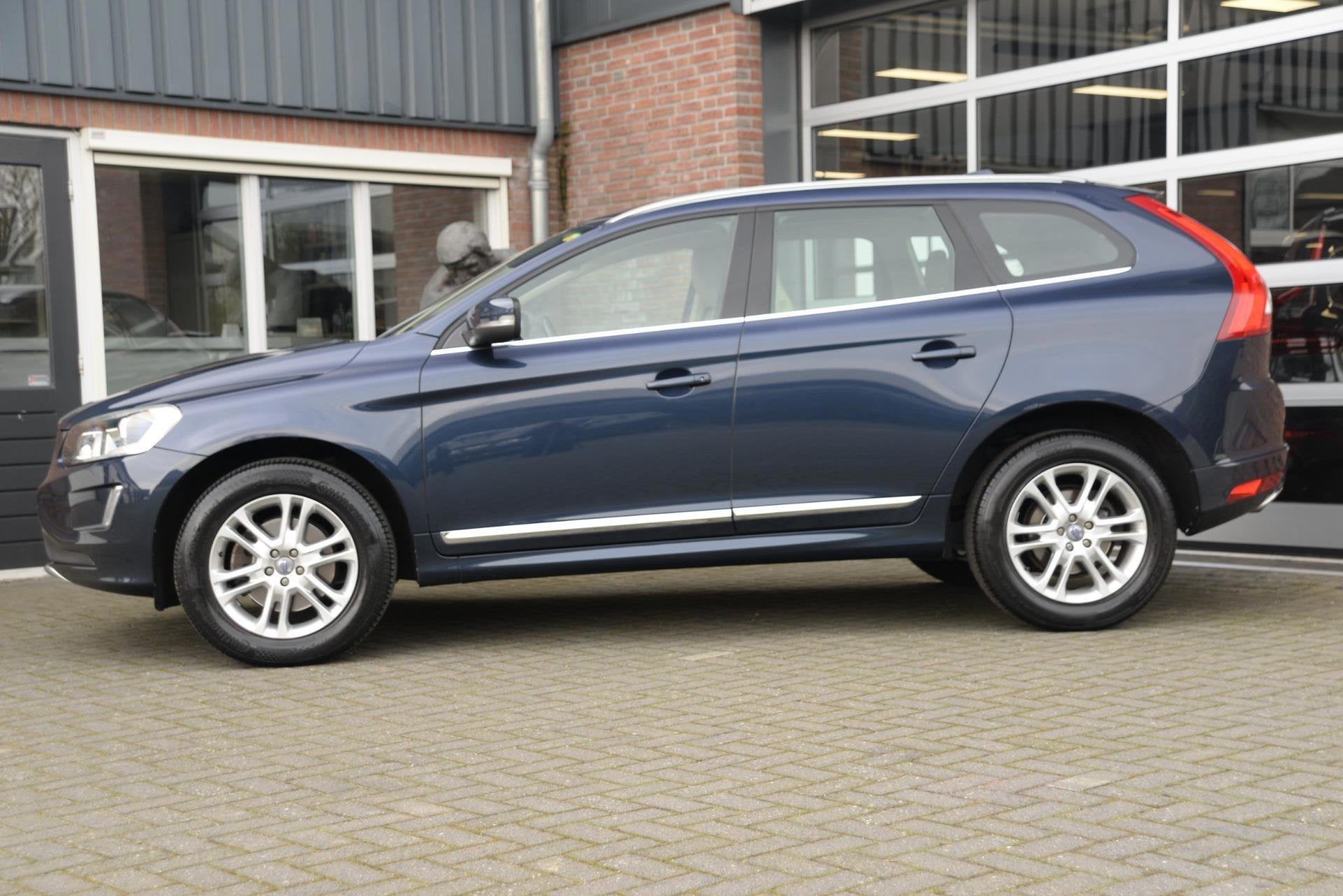 Volvo XC60 2.0 T5 FWD Summum | LEES TEKST |, Auto's, Volvo, Dealer onderhouden, 15 km/l, Gebruikt, Euro 6