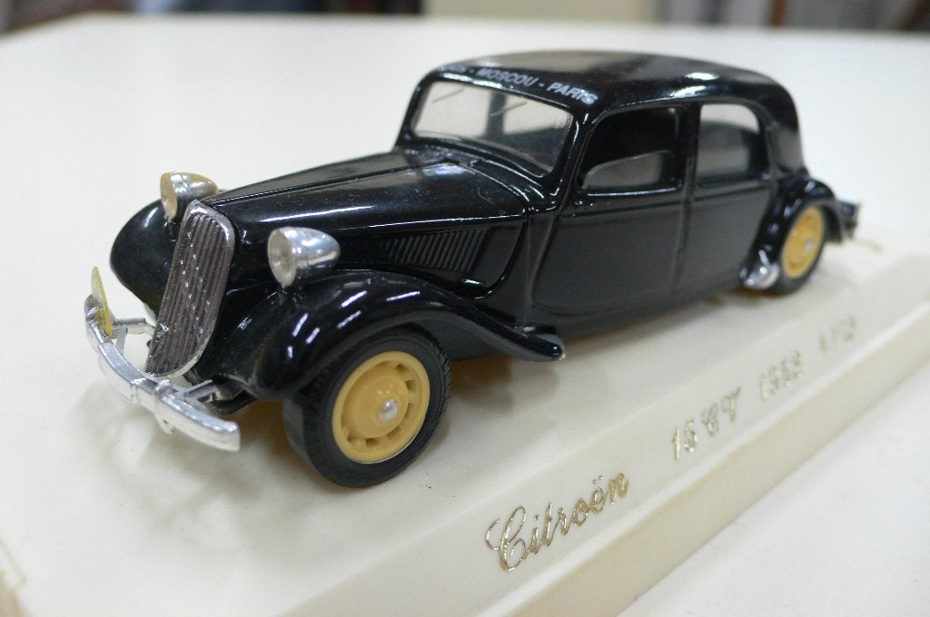 citroen 15cv- wieltje- solido  l age  d  or  1/43, Hobby en Vrije tijd, Modelauto's | 1:43, Verzenden, Zo goed als nieuw, Auto