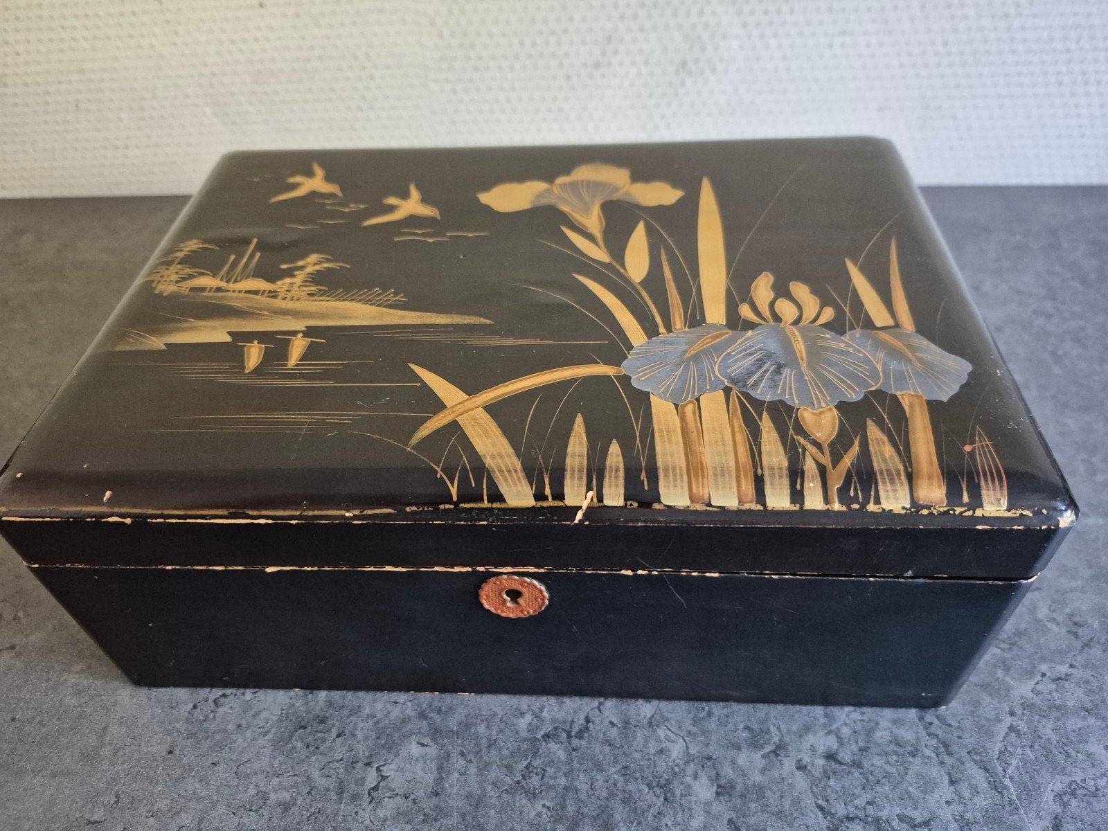 Vintage Japanse Lakdoos met Iris en Landschap Decoratie, Antiek en Kunst, Ophalen of Verzenden