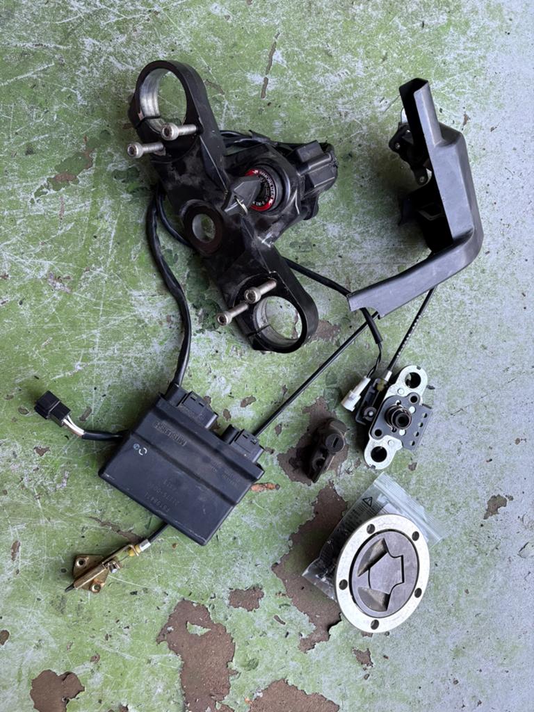 contactslotenset zzr1400 compleet met 1 sleutel, Motoren, Onderdelen | Kawasaki, Ophalen of Verzenden, Gebruikt
