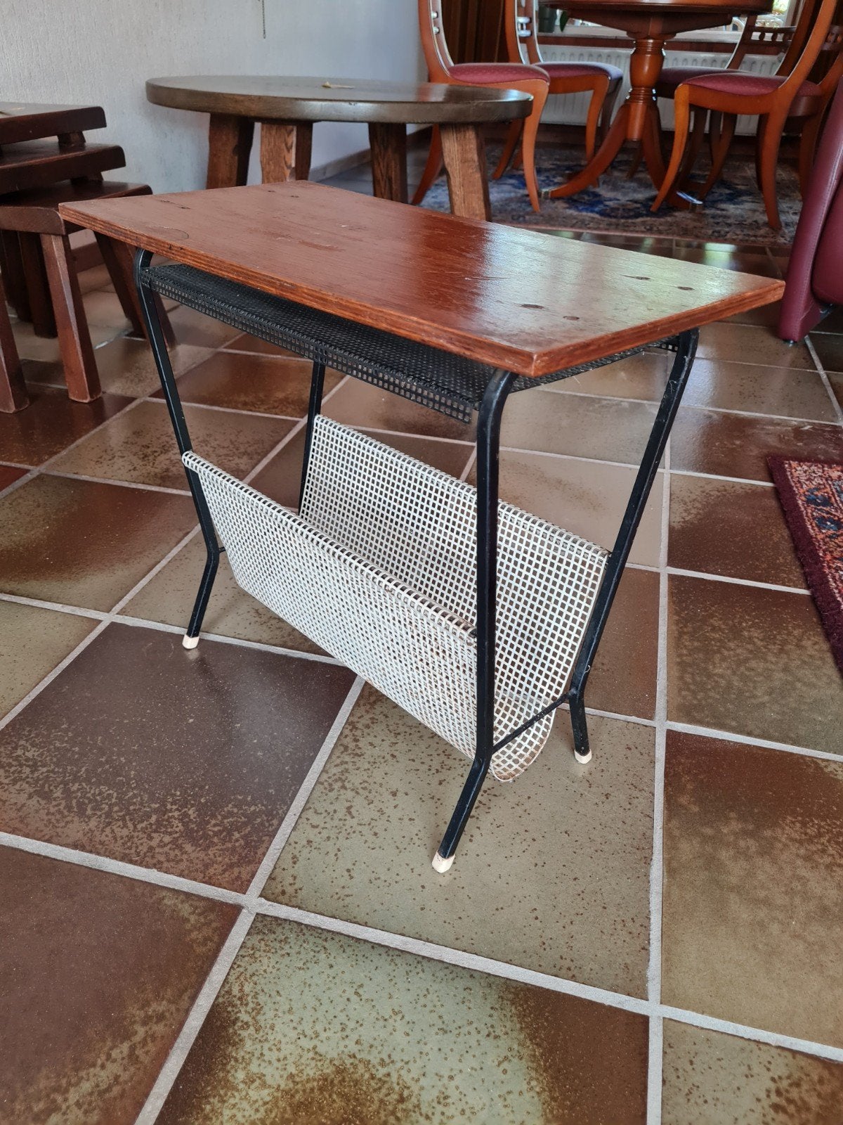 Retro kranten- en tijdschriftenbak met bijzettafel, Ophalen
