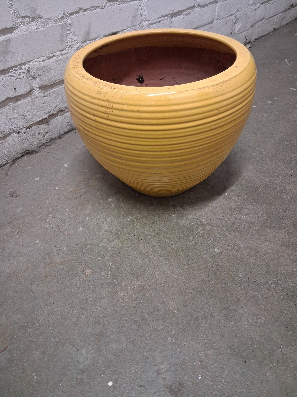 Gele bloempot met ribbels - 24cm hoog, 30cm doorsnede, Tuin en Terras, Rond, Zo goed als nieuw, Minder dan 40 cm, Binnen
