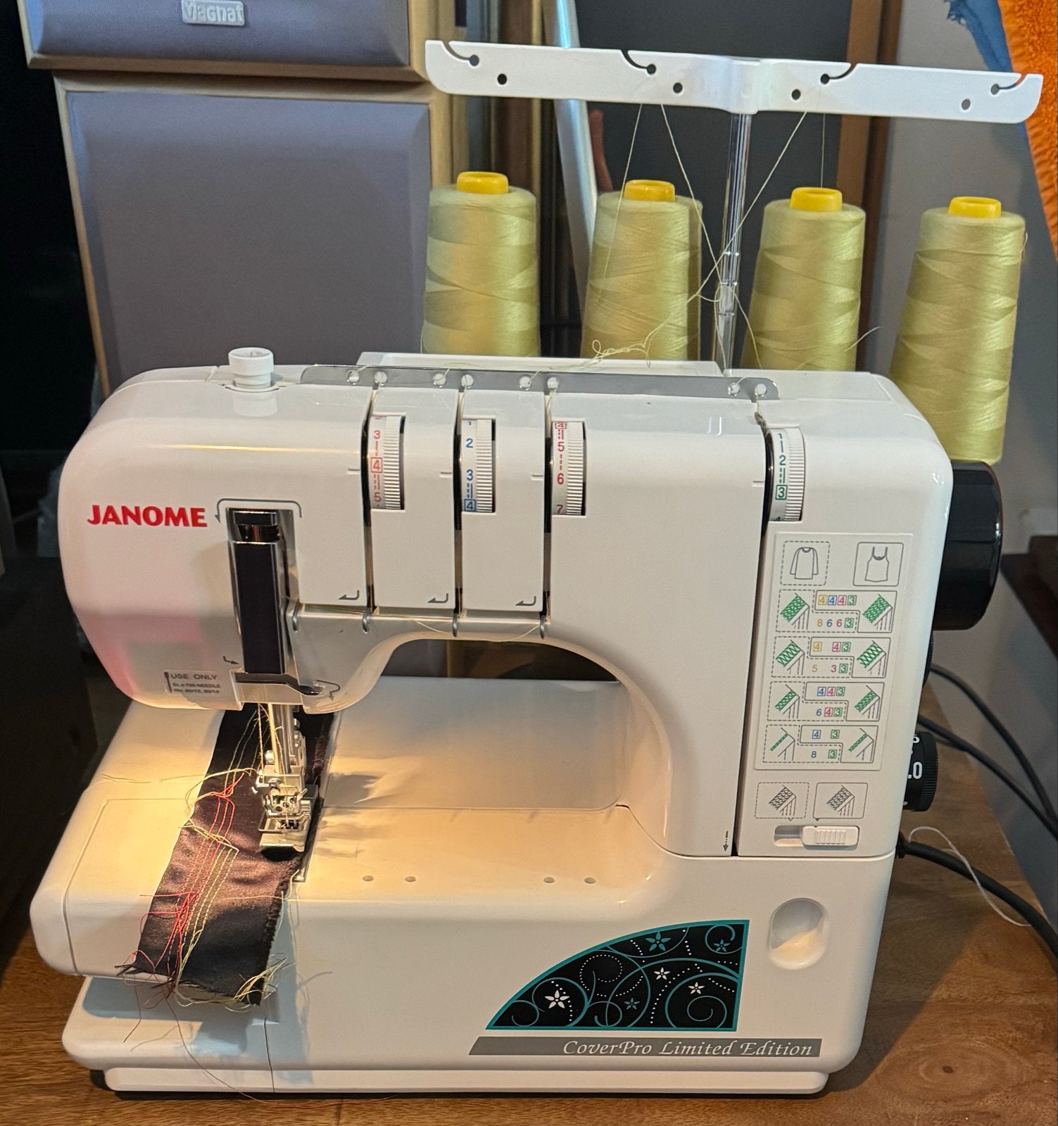 Janome CoverPro 1000CPX Limited Edition Coverlockmachine, Hobby en Vrije tijd, Naaimachines en Toebehoren, Ophalen of Verzenden