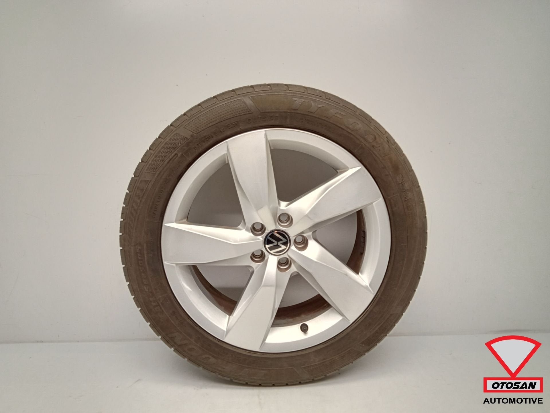 VW T-Cross Chesterfield Velg 17Inch Tyfoon 4Season 2GM601025, Gebruikt, Volkswagen, Volkswagen AG, Berliner Ring 2
38440  Wolfsburg, DE
