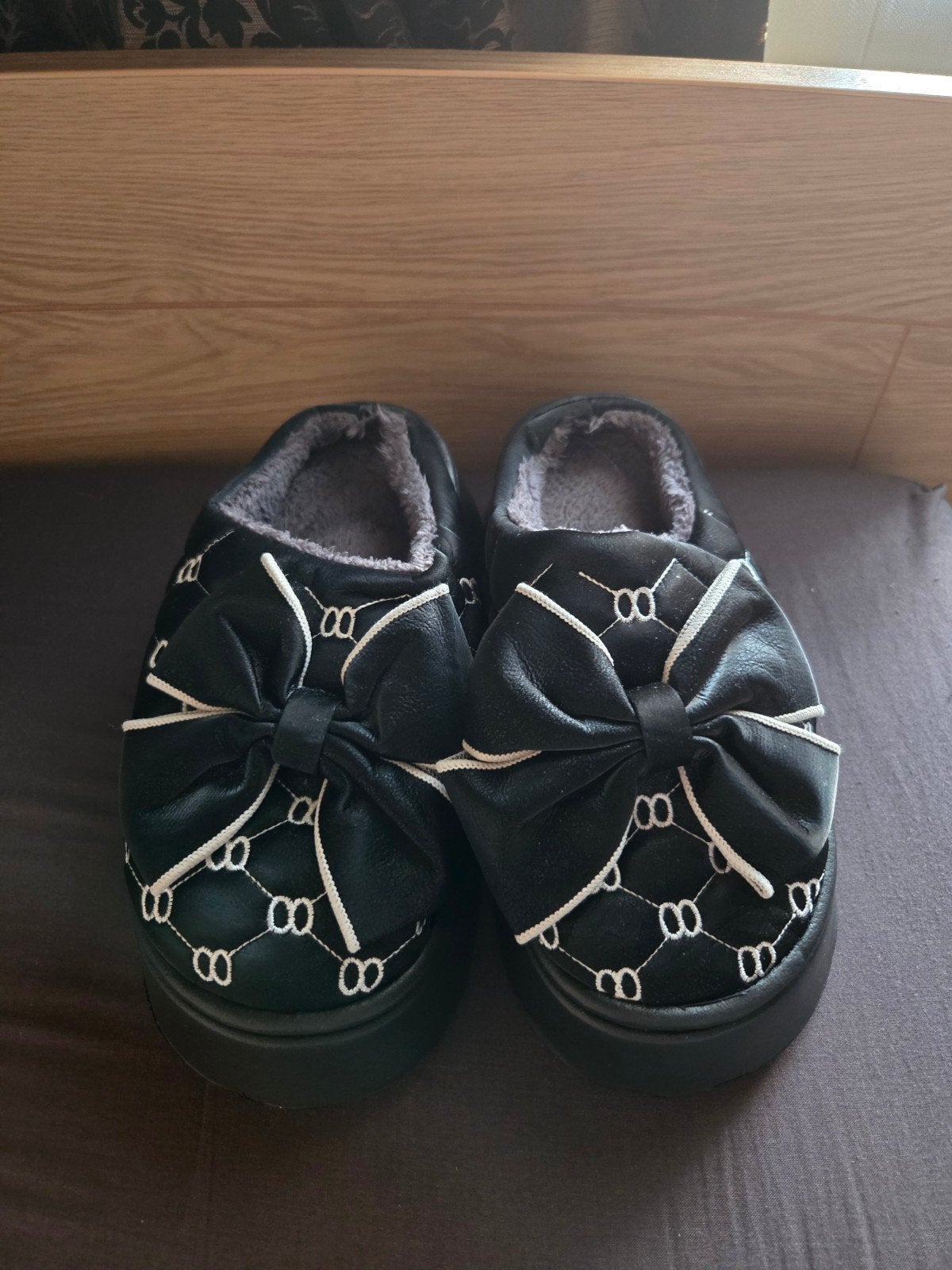 Sloffen, Zwart, Ophalen of Verzenden, Zo goed als nieuw, Pantoffels of Sloffen