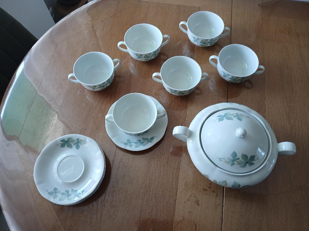 Soepterrine met 6 soepkommen op schotels, Huis en Inrichting, Keuken | Servies, Ophalen, Zo goed als nieuw, Kom(men), Overige stijlen