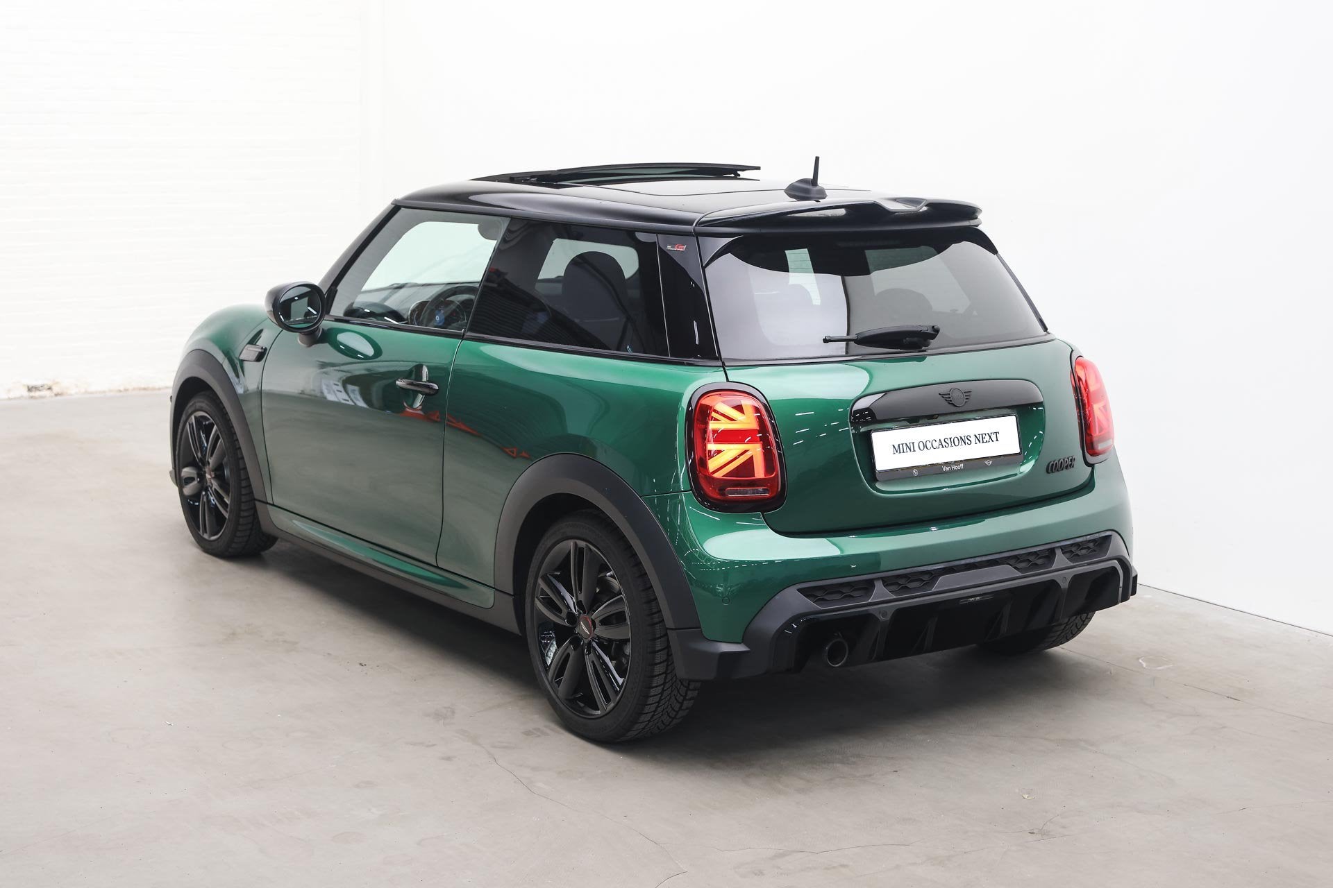 MINI Hatchback Cooper Rockingham GT JCW Automaat / Panoramad, Auto's, Dealer onderhouden, 136 pk, Gebruikt, Met garantie (alle)