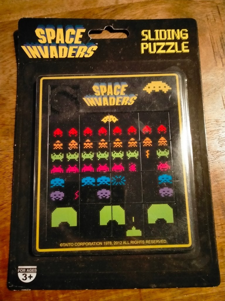 Space Invaders Sliding Puzzle schuifpuzzel 2012 retro game, Ophalen of Verzenden, Overige figuren, Zo goed als nieuw, Overige typen