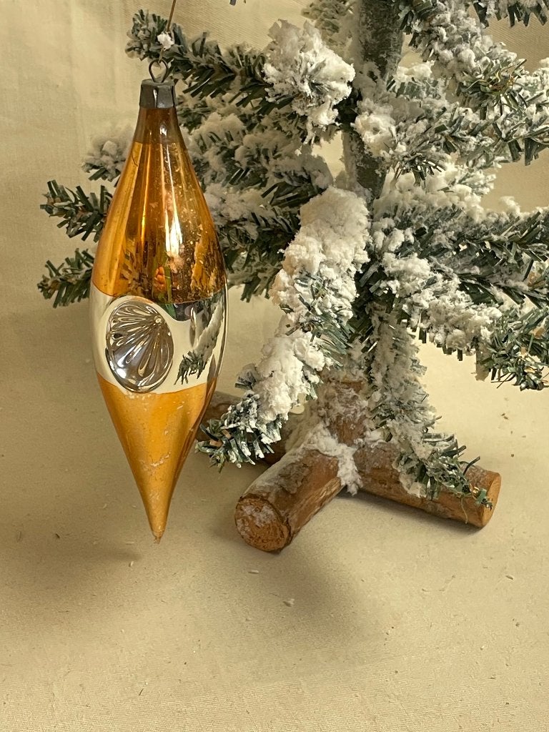 Vintage oranjekleurige pegel met 2 deuken kerstbal, Diversen, Ophalen of Verzenden, Gebruikt