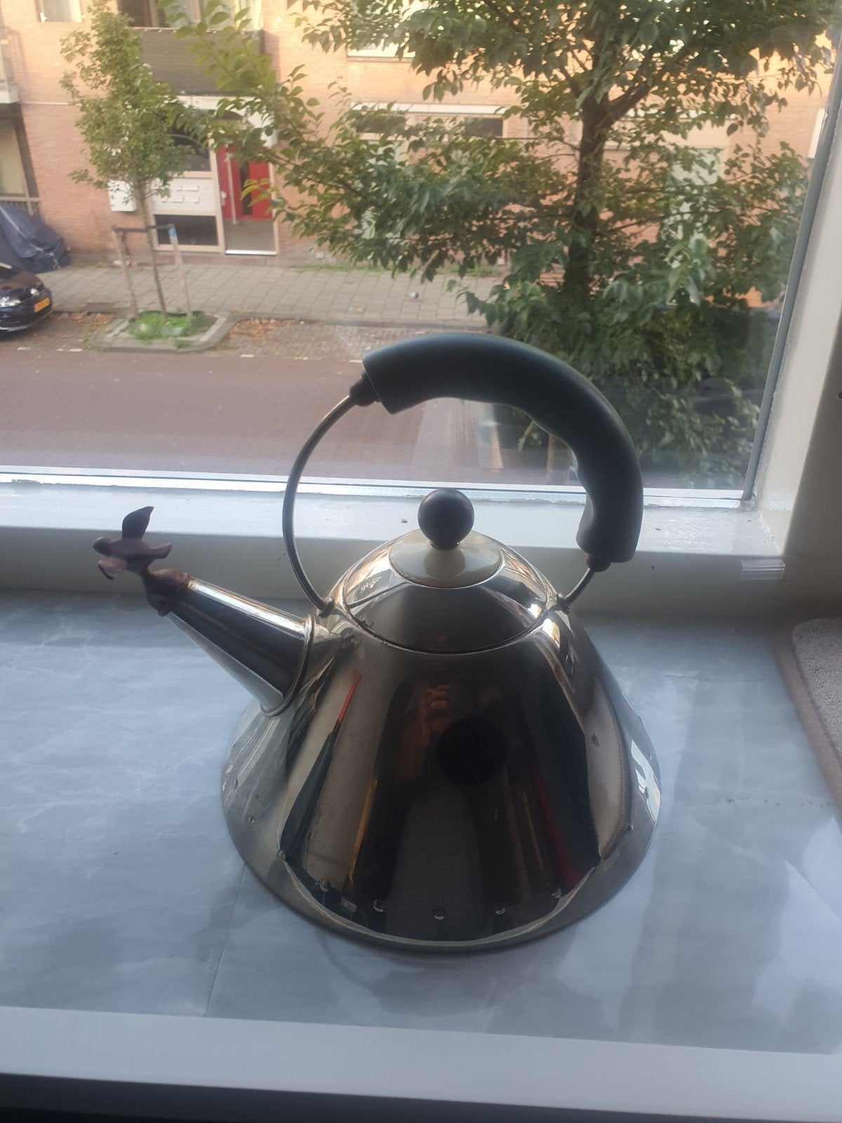 Roestvrijstalen fluitketel met zwarte handgreep, Theepot/fluitketel, Gebruikt, Zilver, Ophalen of Verzenden