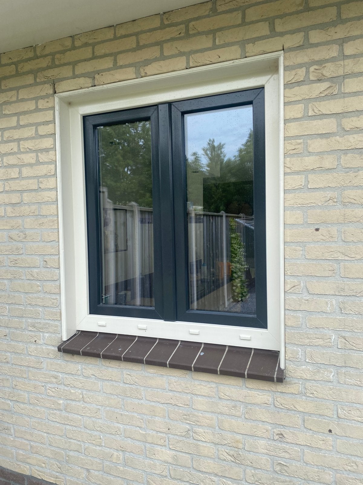 Kunsstof raamkozijn te koop., Kunststof, Raamkozijn, Zo goed als nieuw, Inclusief glas