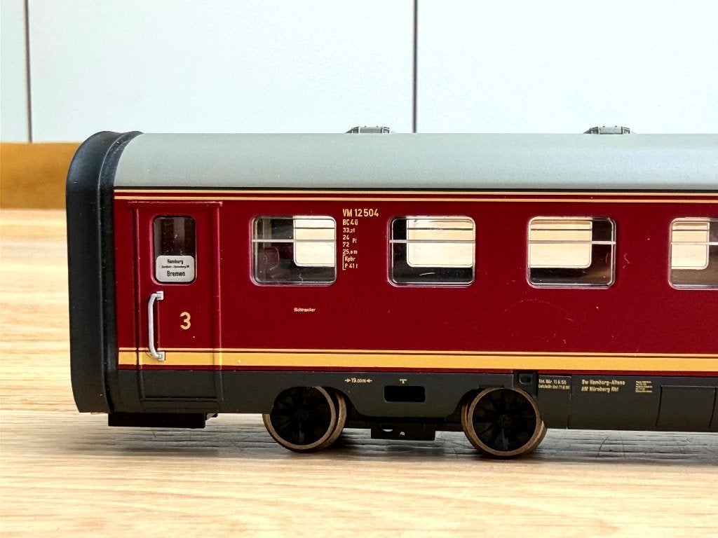 Foto 12 van DB dieseltreinstel VT12.5 - Music Edition (Roco 63136)
